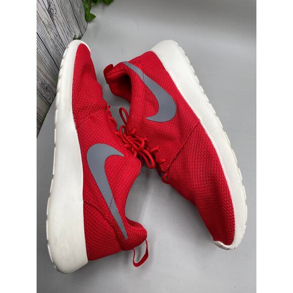 Nike Roshe Run Low Mens Athletic Running Shoes Red White 10 - Picture 5 of 8